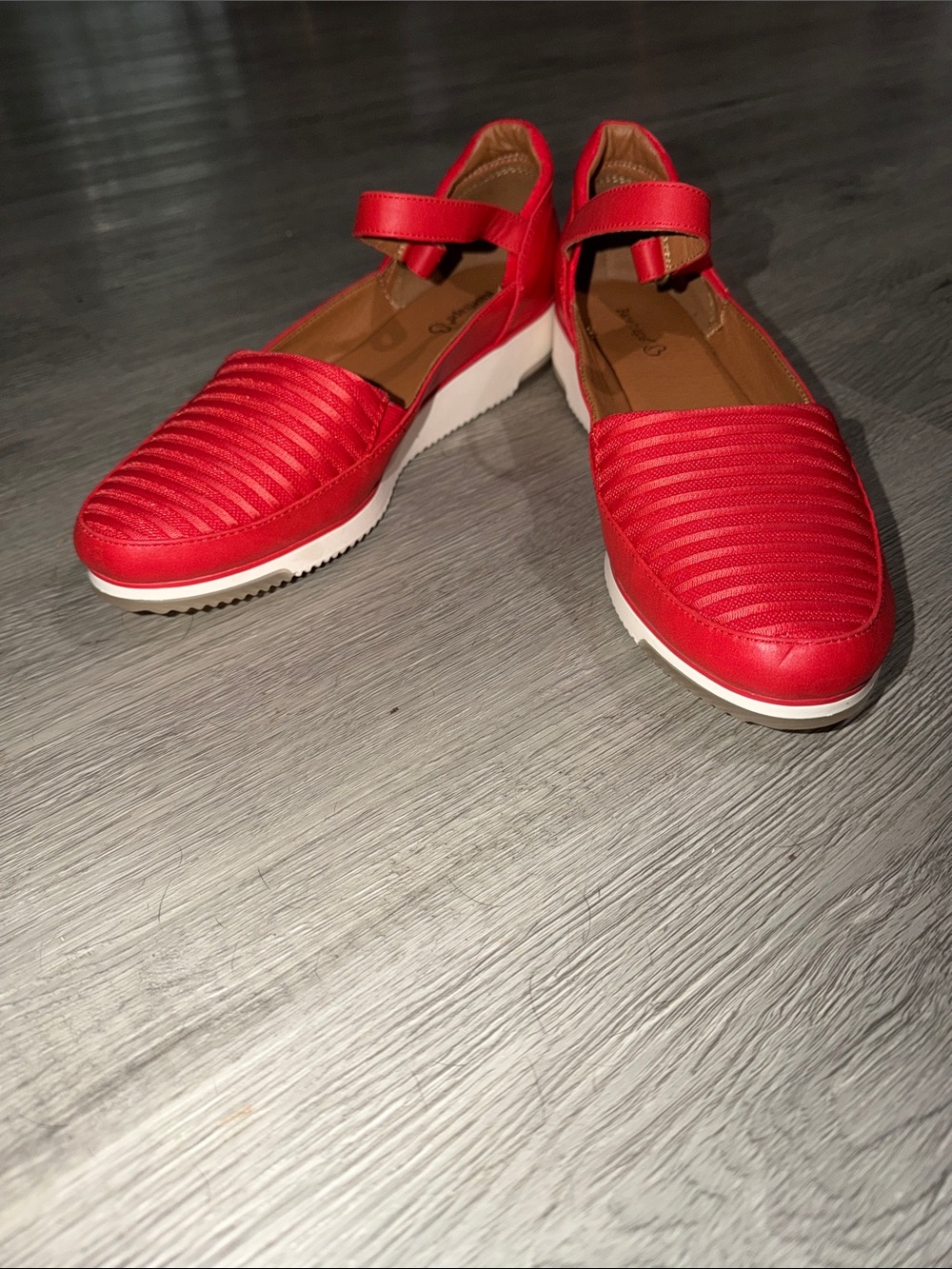 Baretraps Harmony Red Casual Mary Jane Flats with Textured Upper Sz 10 EUC